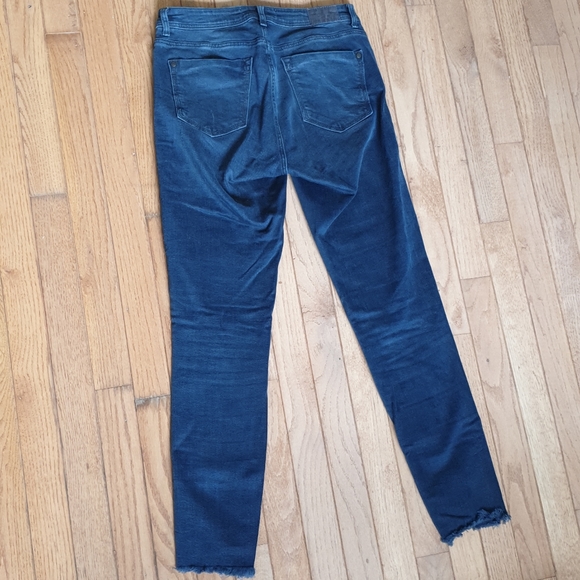 Dark wash denim with floral pattern - Picture 5 of 5